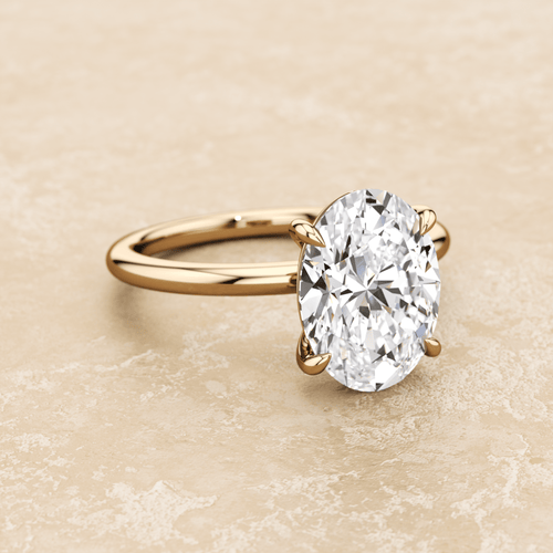 Oval Cut Diamond Engagement Ring in 18kt Yellow Gold