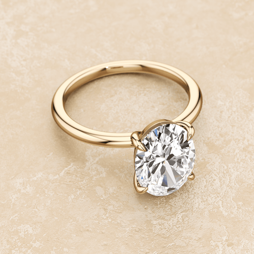 Oval Cut Diamond Engagement Ring in 18kt Yellow Gold